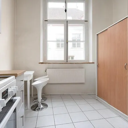 12 Guests, 70m2, Center Of Old Town, Wi-fi, Streaming