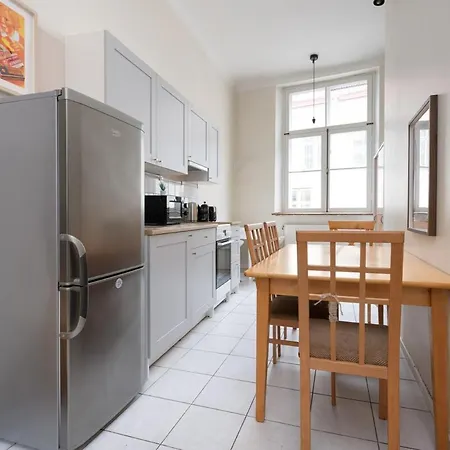 Διαμέρισμα 12 Guests, 70m2, Center Of Old Town, Wi-fi, Streaming