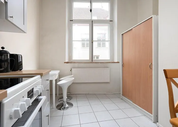 12 Guests, 70m2, Center Of Old Town, Wi-fi, Streaming